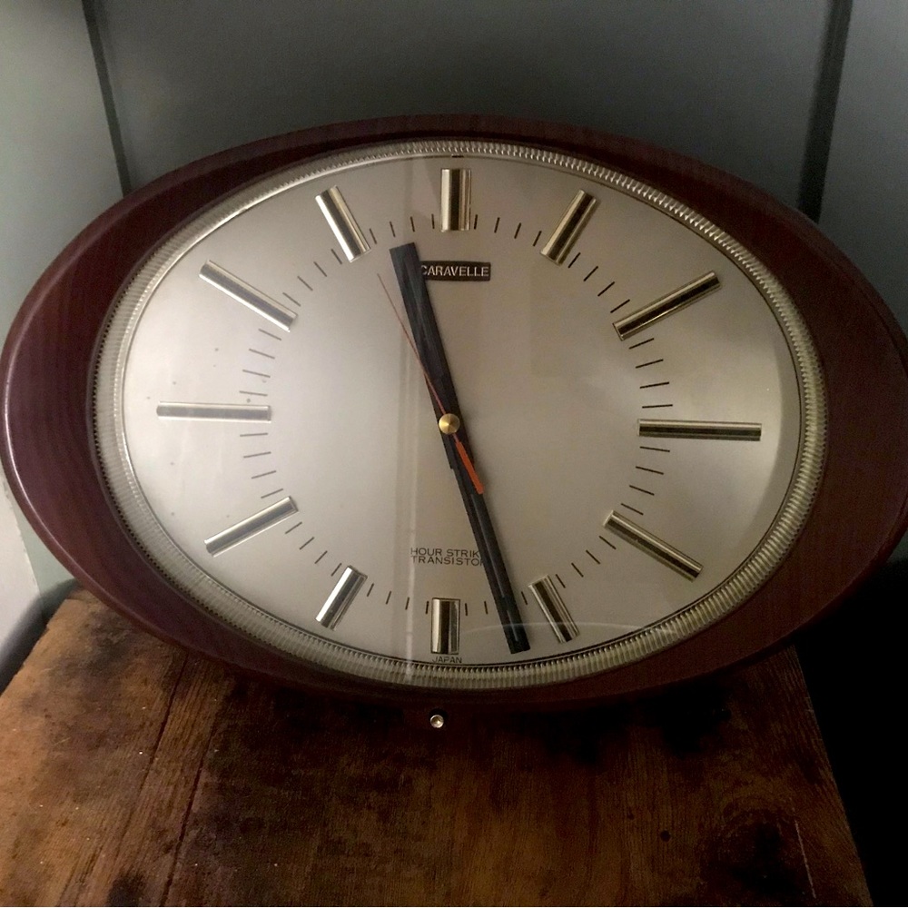 Vintage 1970s Caravelle wall clock